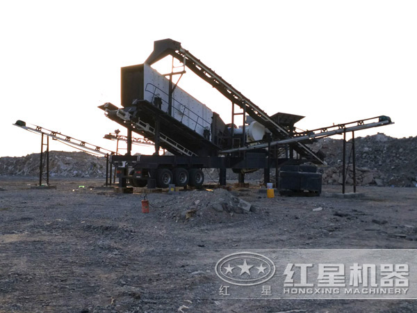 移動破碎機現(xiàn)場圖