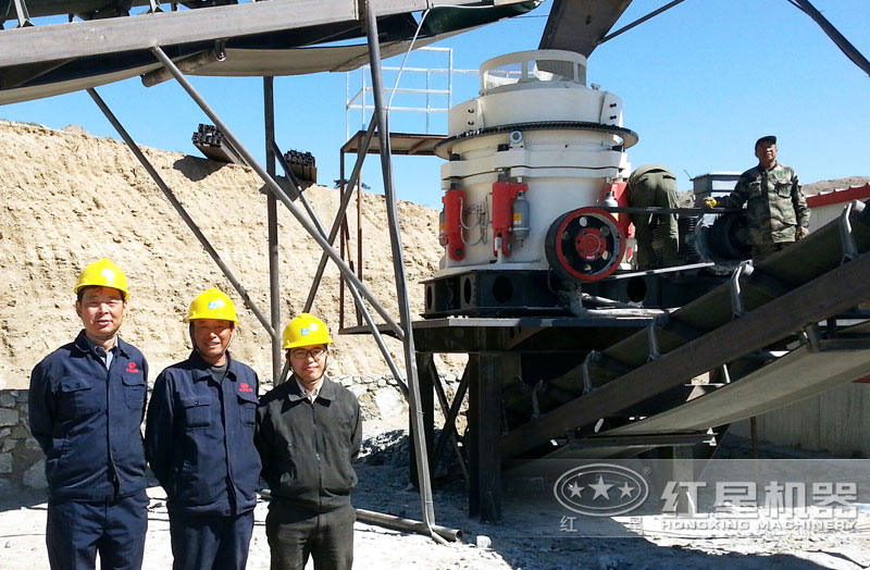 多缸液壓圓錐破碎機現場圖