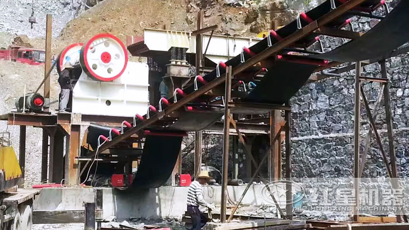 750顎式碎石機現(xiàn)場圖